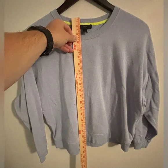 Crew Women’s Cropped Sweatshirt – Size M – Lilac Purple Pullover – Cozy Fleece - Picture 6 of 9